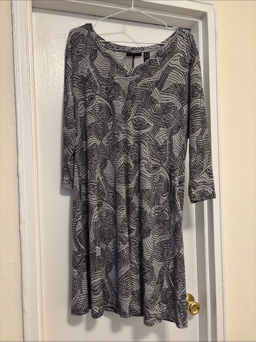 Attitudes by Renee Black & Gray Long Sleeve V-Neck Dress medium petite